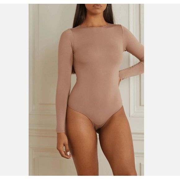 SKIMS Essentials Long Sleeve Bodysuit Nude Raw Cut Crew Neck Size S/M - Picture 1 of 9